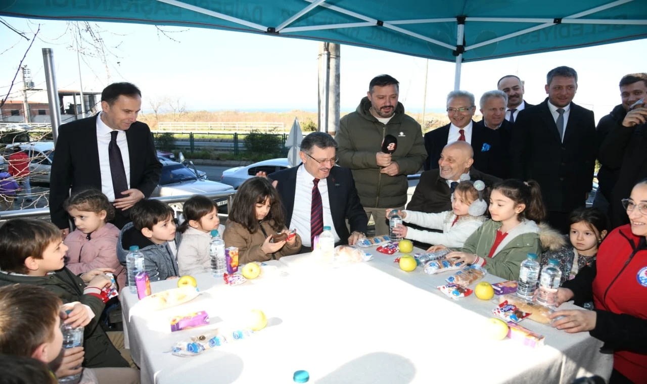 Trabzon’da Başkan Genç Çarşıbaşı’nda vatandaşlarla buluştu