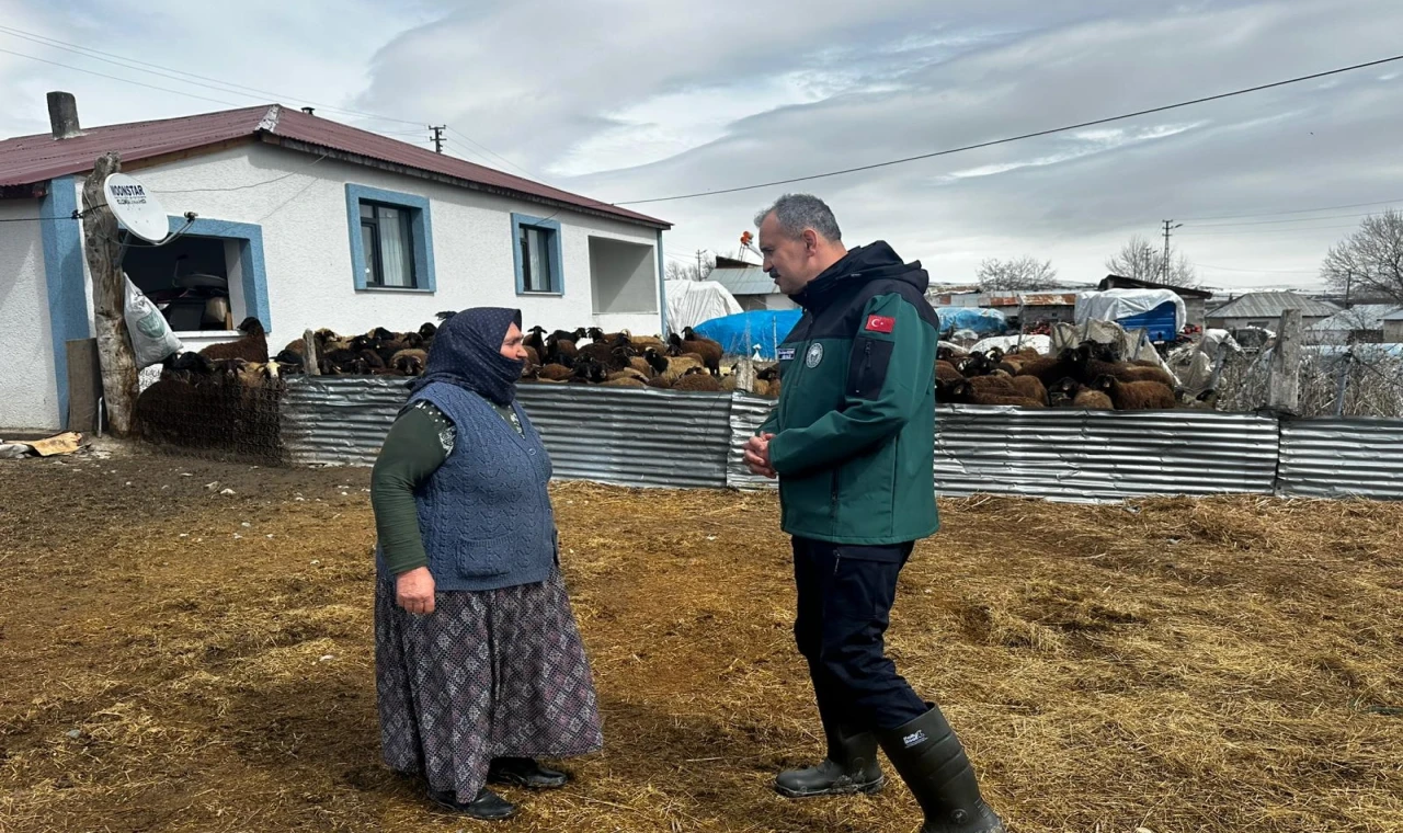 Ağrı Valisi’nden çat kapı! Vali Bozkurt, gününü köylerde geçirdi