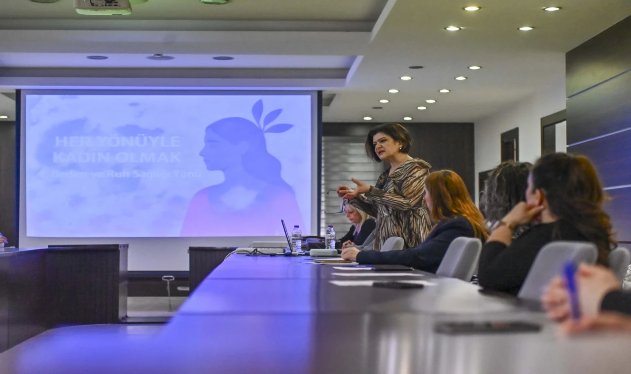 Antalya Muratpaşa’da kadın personellere hak eğitimi