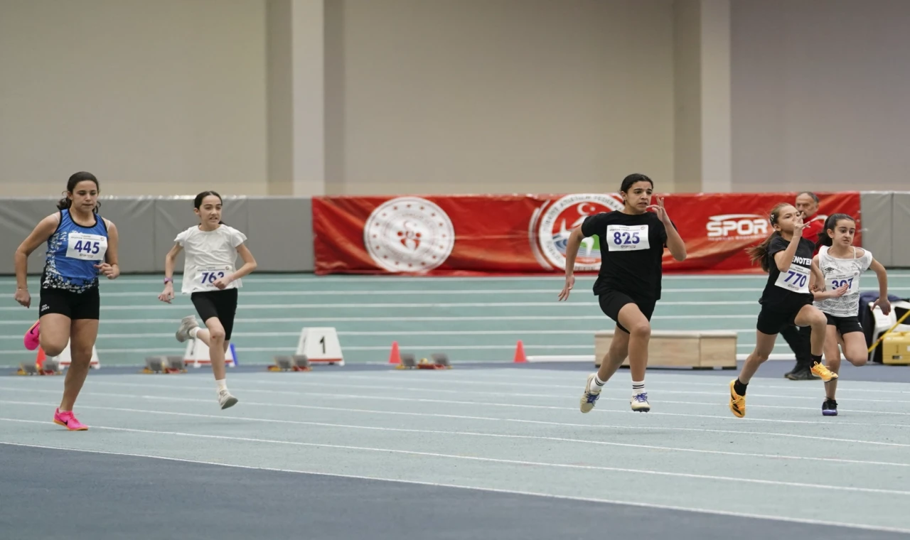 Bursa Büyükşehir Belediyesporlu atletler Türkiye Şampiyonası’nı 3 madalyayla tamamladı