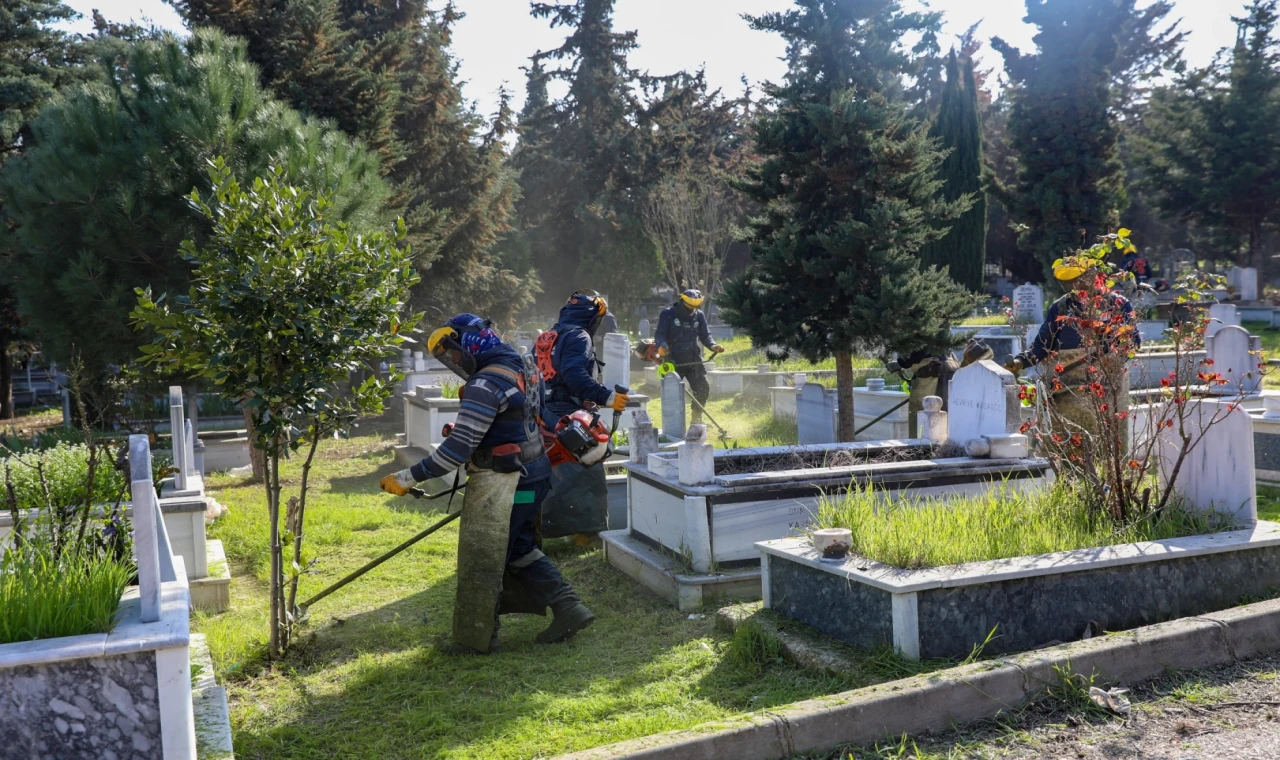 Bursa’da şehitlik ve mezarlıklara bayram hazırlığı