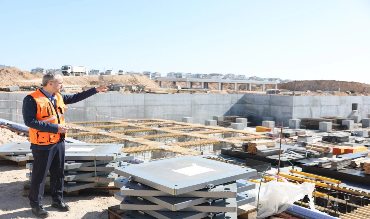 Çayırova Devlet’e deprem izolatörleri monte ediliyor