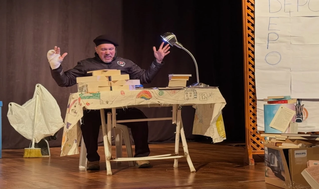 Gölcük’te Kütüphaneler Haftası’nda öğrencilere tiyatro keyfi