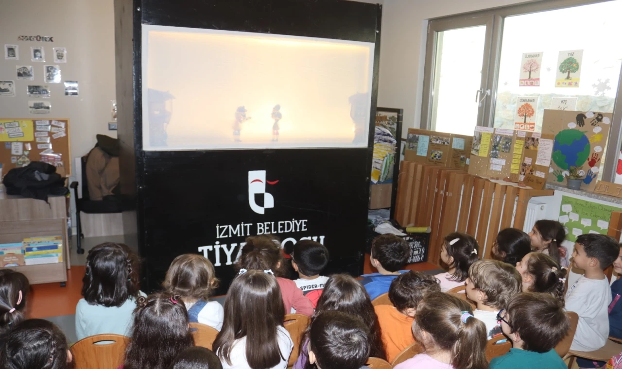 Gülümse Çocuk’tan miniklere Karagöz??Hacivat sürprizi