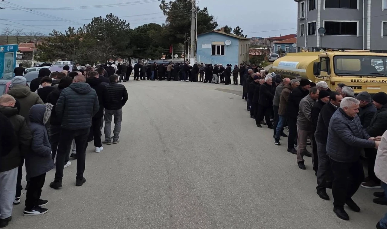 İpsala’da asırlık gelenek... Metrelerce uzayan bayramlaşma kuyruğu!