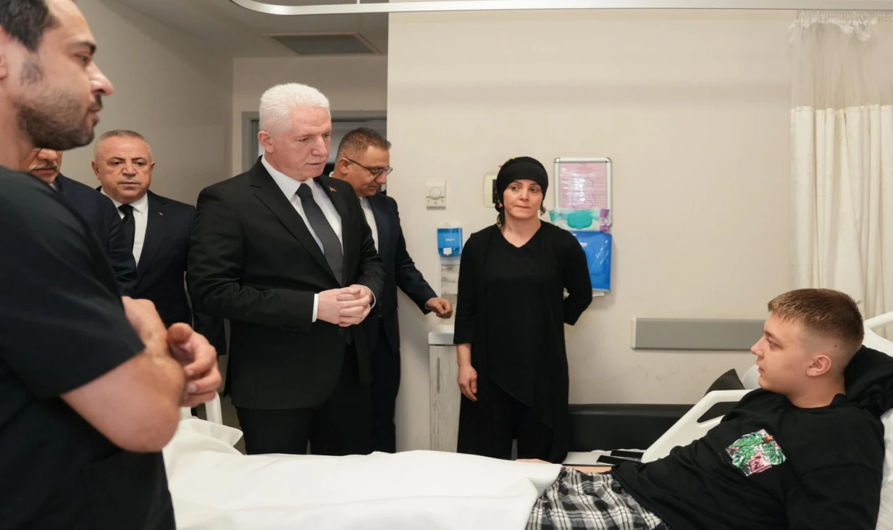 İstanbul Valisi Gül’den yaralı liseliye ziyaret
