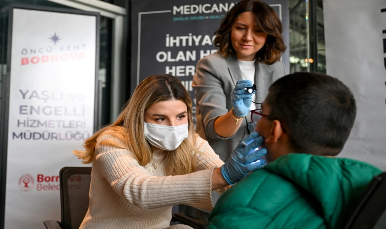 İzmir Bornova’da işitme engelli öğrencilere diş taraması