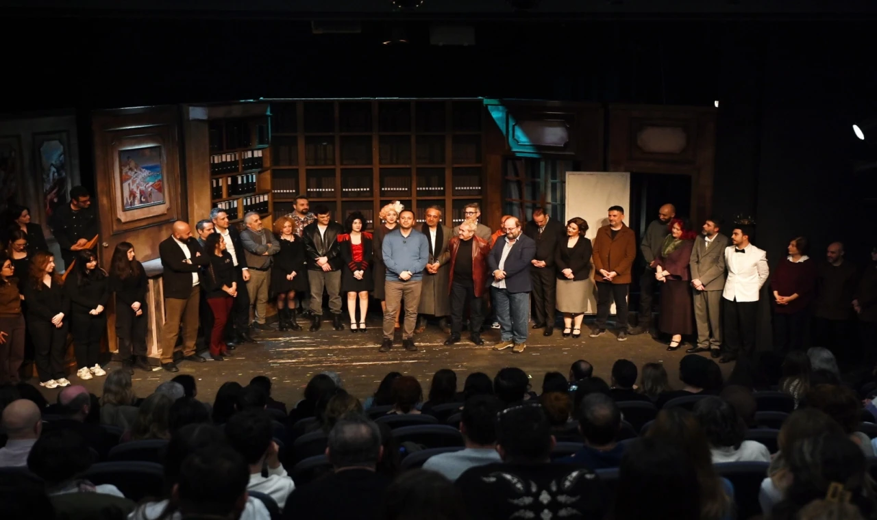 İzmir Bornova’da tiyatroya alkış