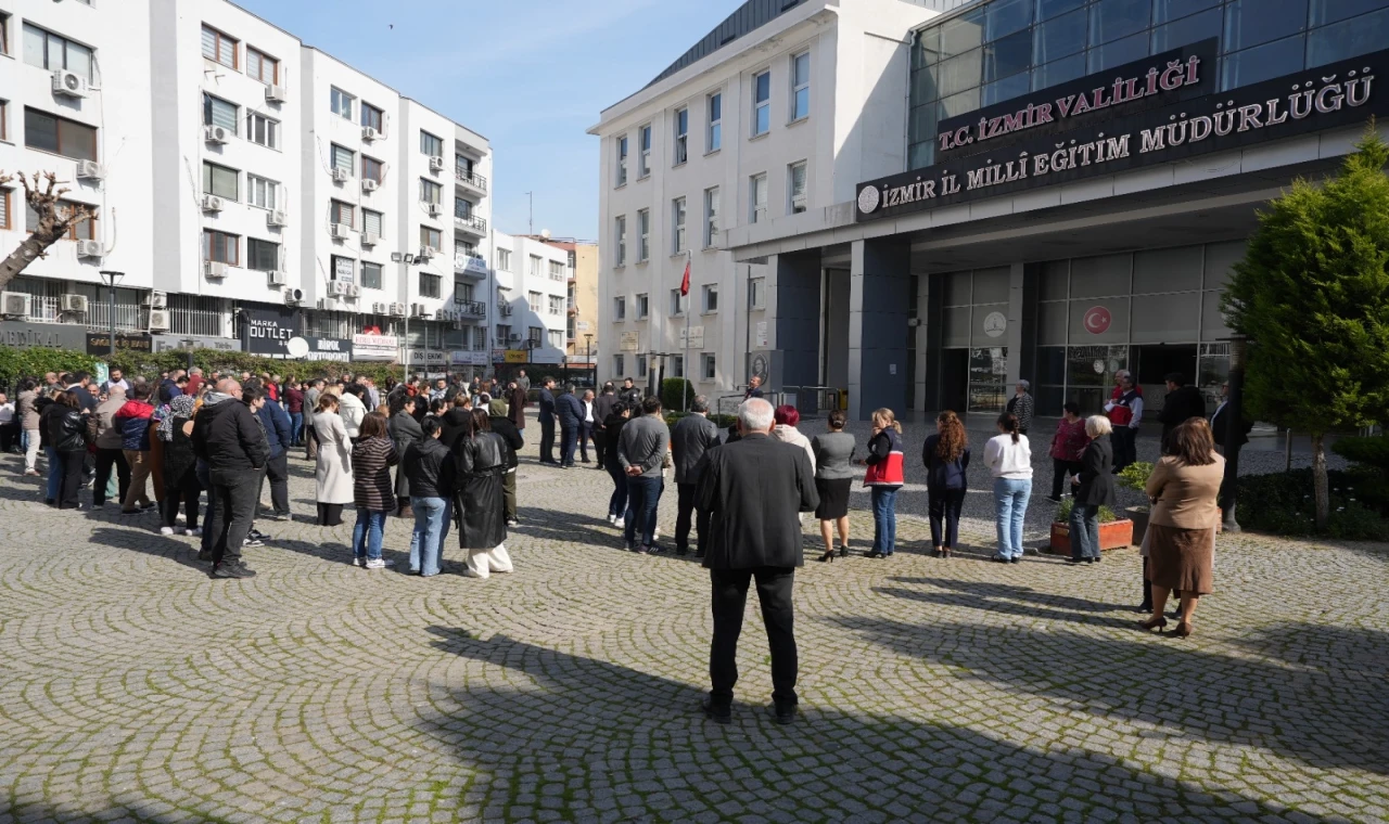 İzmir İl Milli Eğitim’de tahliye tatbikatı gerçekleştirildi