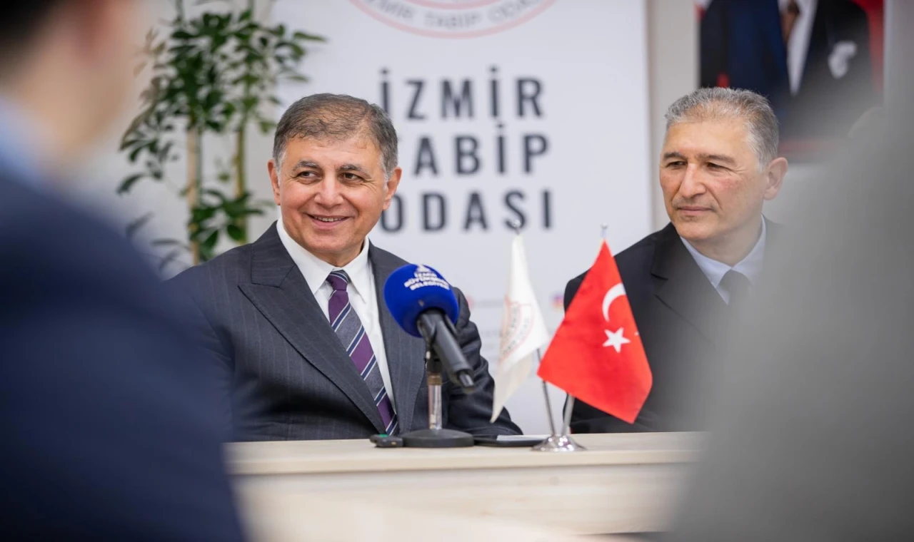 İzmir’de Başkan Tugay’dan sağlık emekçilerine teşekkür