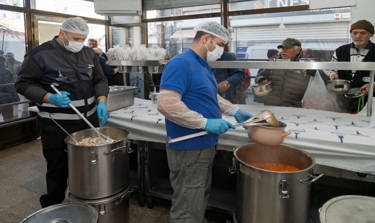 İzmir’de dayanışma seferberliği! Büyükşehir milyonlara ulaştı