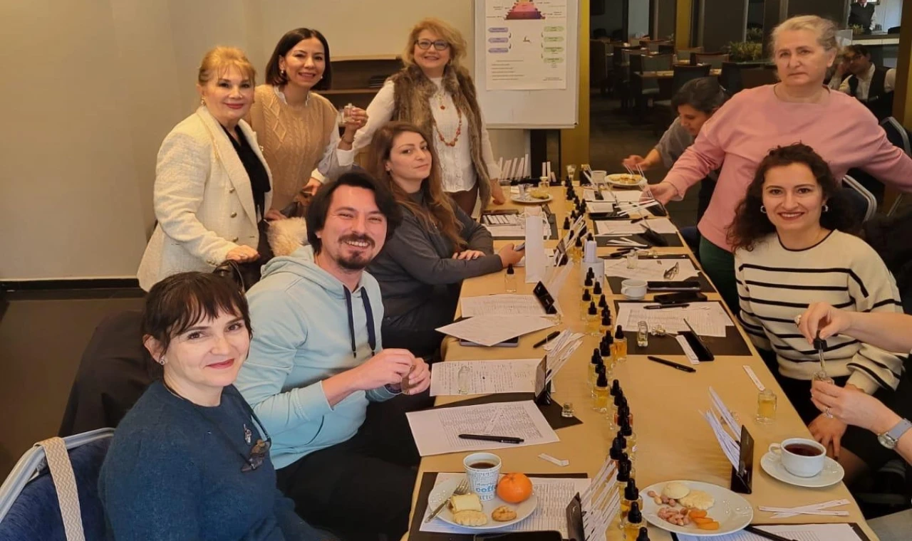 İzmir’de kokular iyiliğe yükseldi... Braille kitaplara erişim için özel etkinlik