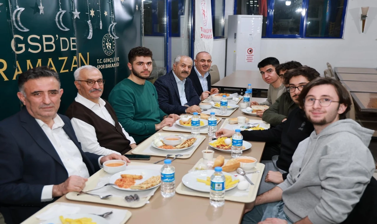 Kocaeli Gebze’de Başkan Büyükgöz öğrencilerle sohbet etti