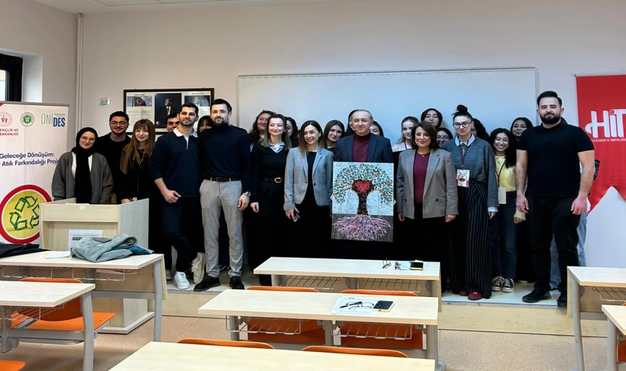Kocaeli Üniversitesi’nde sıfır atıklar sanata dönüştü