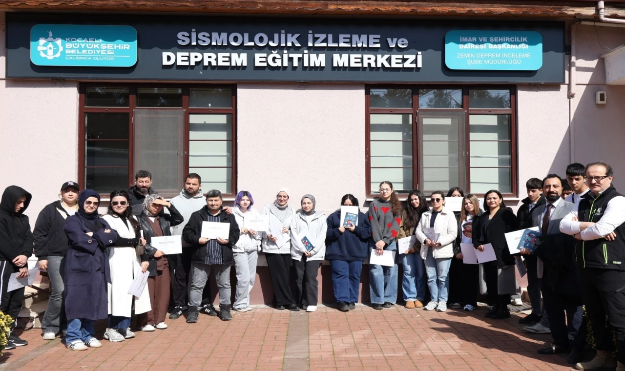 Kocaeli’de ’Beyaz Kalpler’ afet gerçeğini deneyimledi