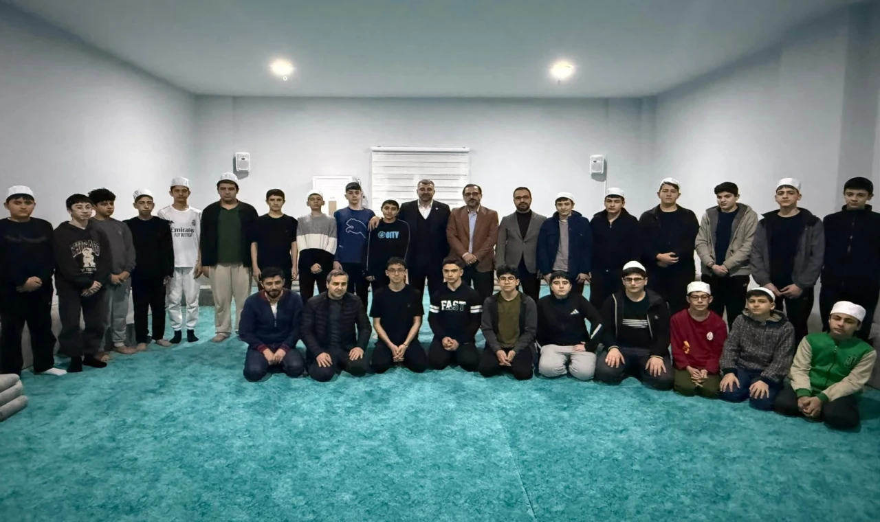 Mardin Milletvekili Faruk Kılıç, Hafız öğrencilerle sahurda buluştu