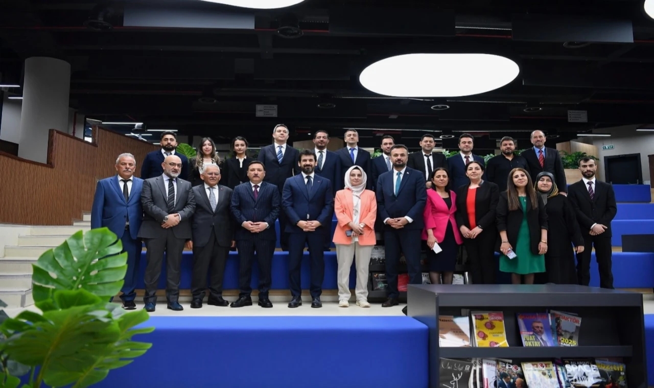 Memduh Büyükkılıç gençlerle buluştu