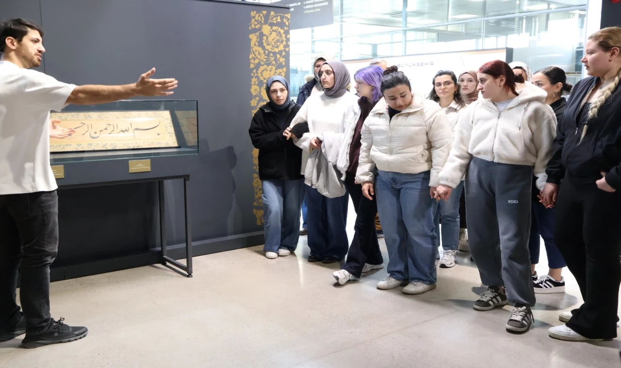 Mukaddes emanetler Kocaeli’de ’Beyaz Kalpleri’ duygulandırdı