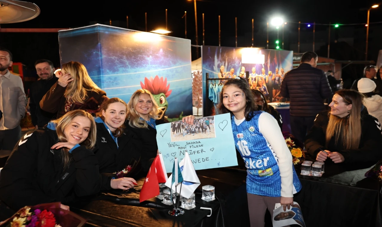 Nilüfer’in Sultanları özel günde taraftarıyla buluştu