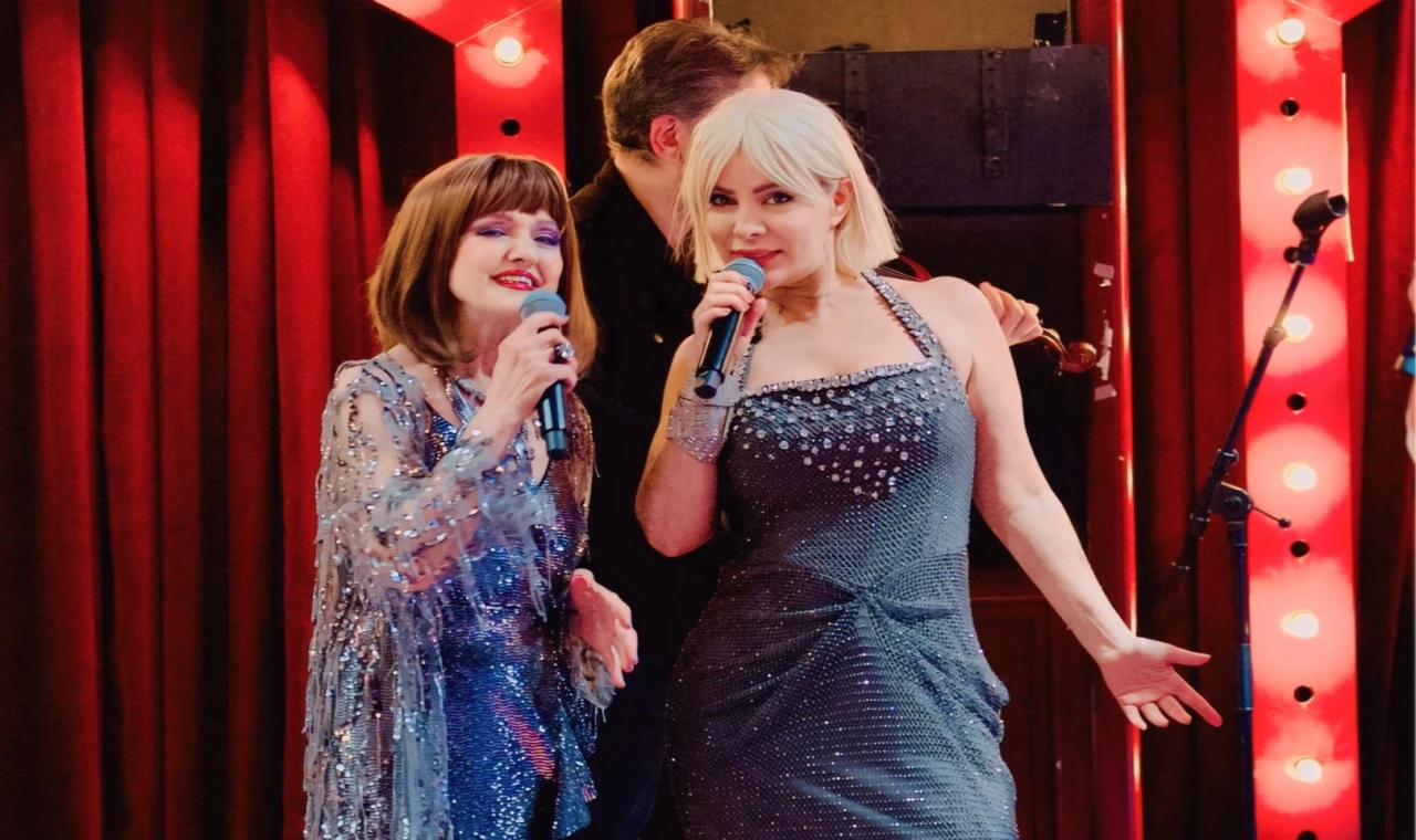 Ömür Gedik ve Gülden Karaböcek Bursa’da sahneyi salladı