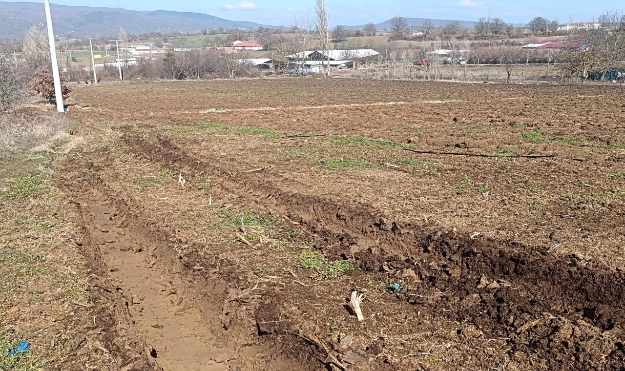 Pazaryeri’nde ’yüksek gerilim’ tarım arazilerini zora soktu!