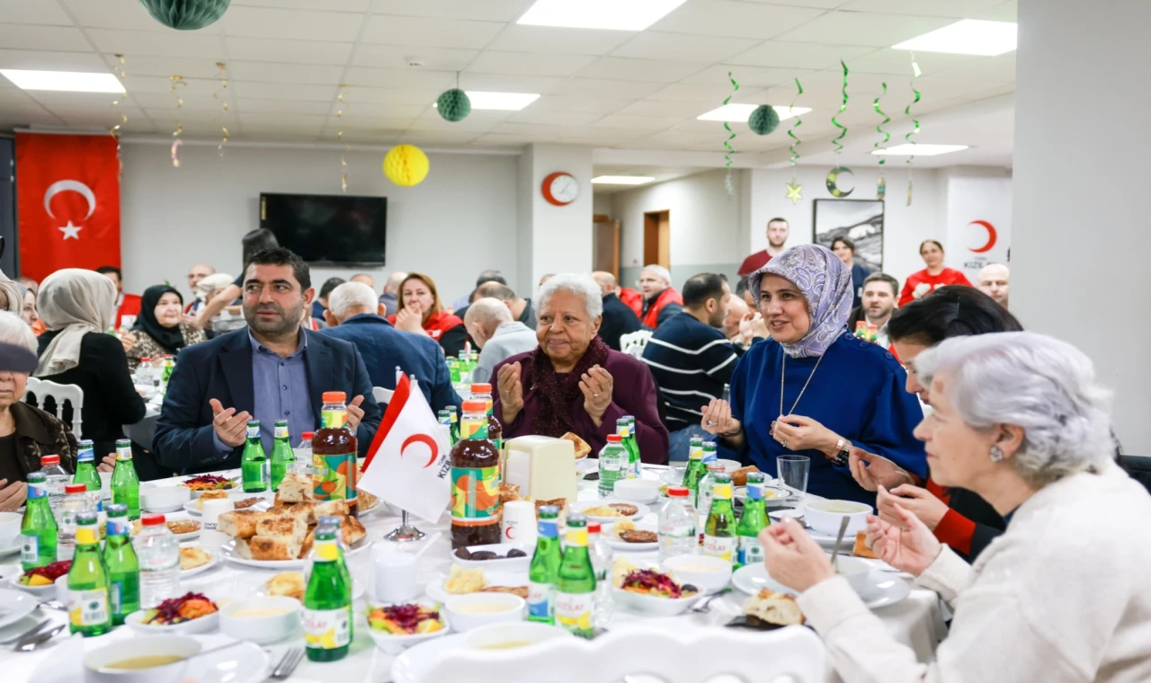 Türk Kızılay’dan ’huzurlu’ iftar