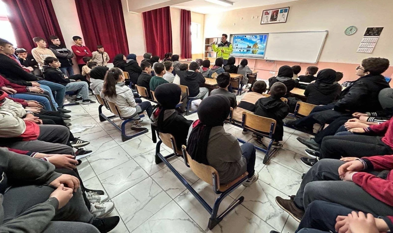 Afyonkarahisar’da trafik bilincine Jandarma desteği