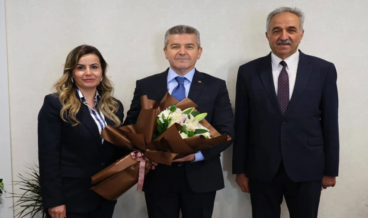 Artvin’de Vali Ergün’den İl Özel İdaresi’ne ’hayırlı olsun’ ziyareti