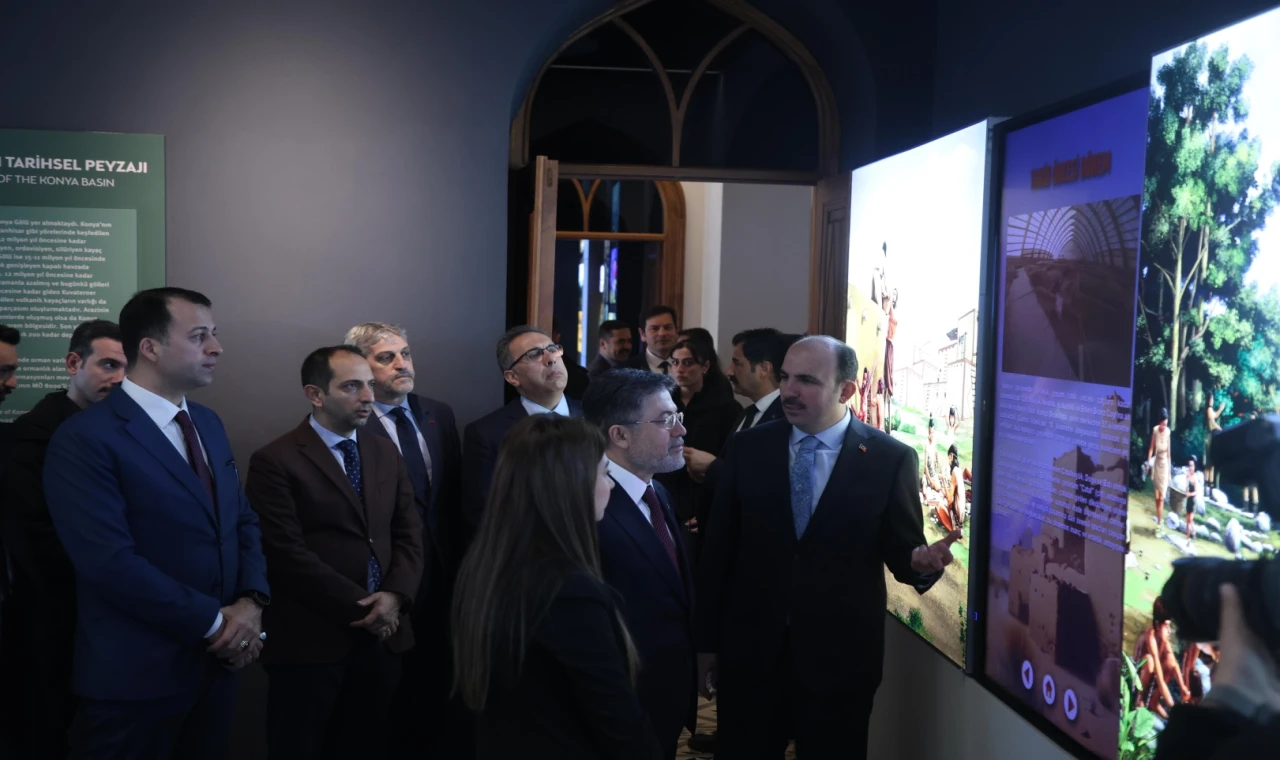 Bakan Yumaklı Konya’da Dijital Tanıtım Merkezi’ni inceledi