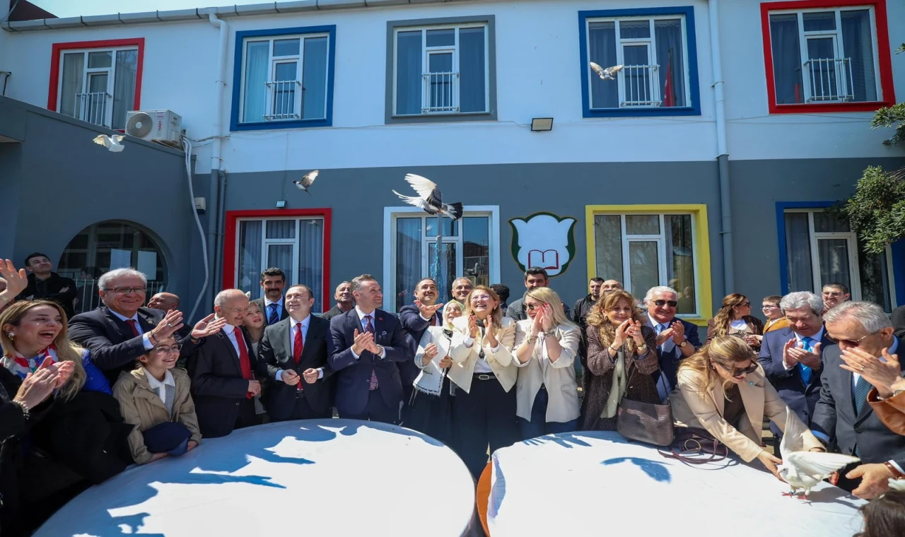 Bakırköy’de Başkan Ovalıoğlu’ndan paskalya kutlaması