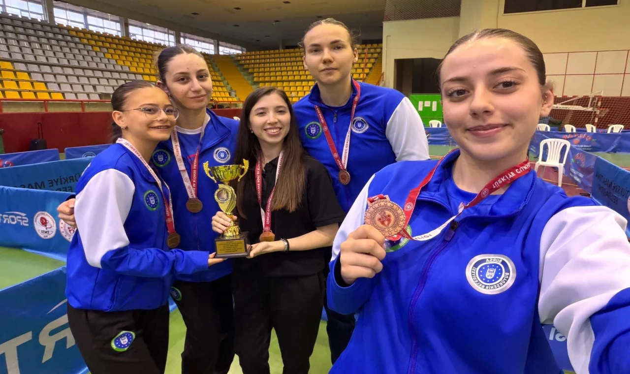 Bursa Büyükşehir Belediyespor masa teniside sezonu 4’üncü tamamladı