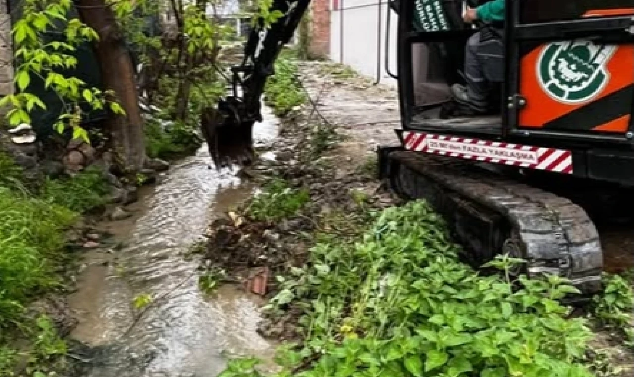 Bursa İnegöl’de sulama kanalı temizliği​​​​​​​