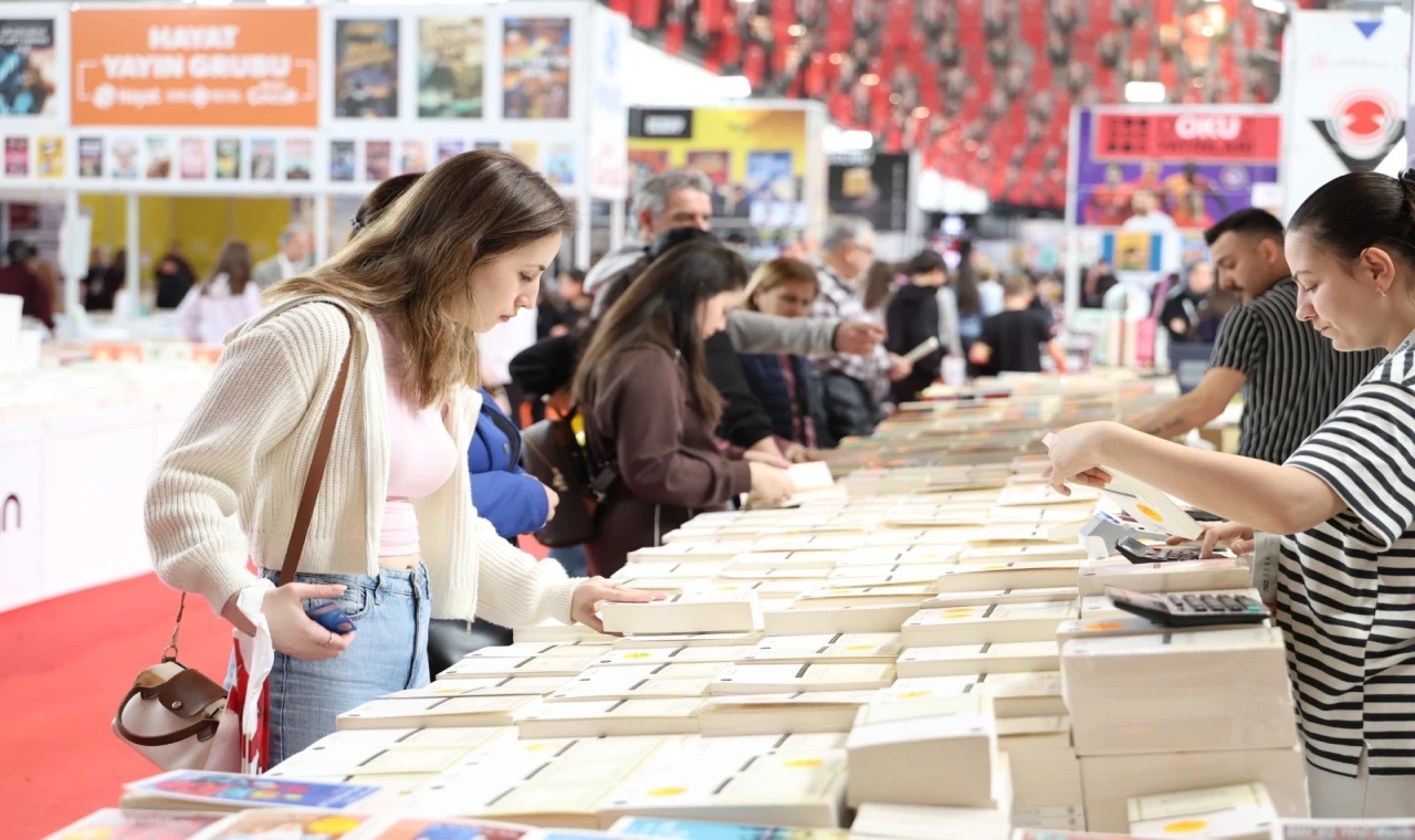 Bursa Osmangazi, sevilen yazarları okurlarla buluşturuyor
