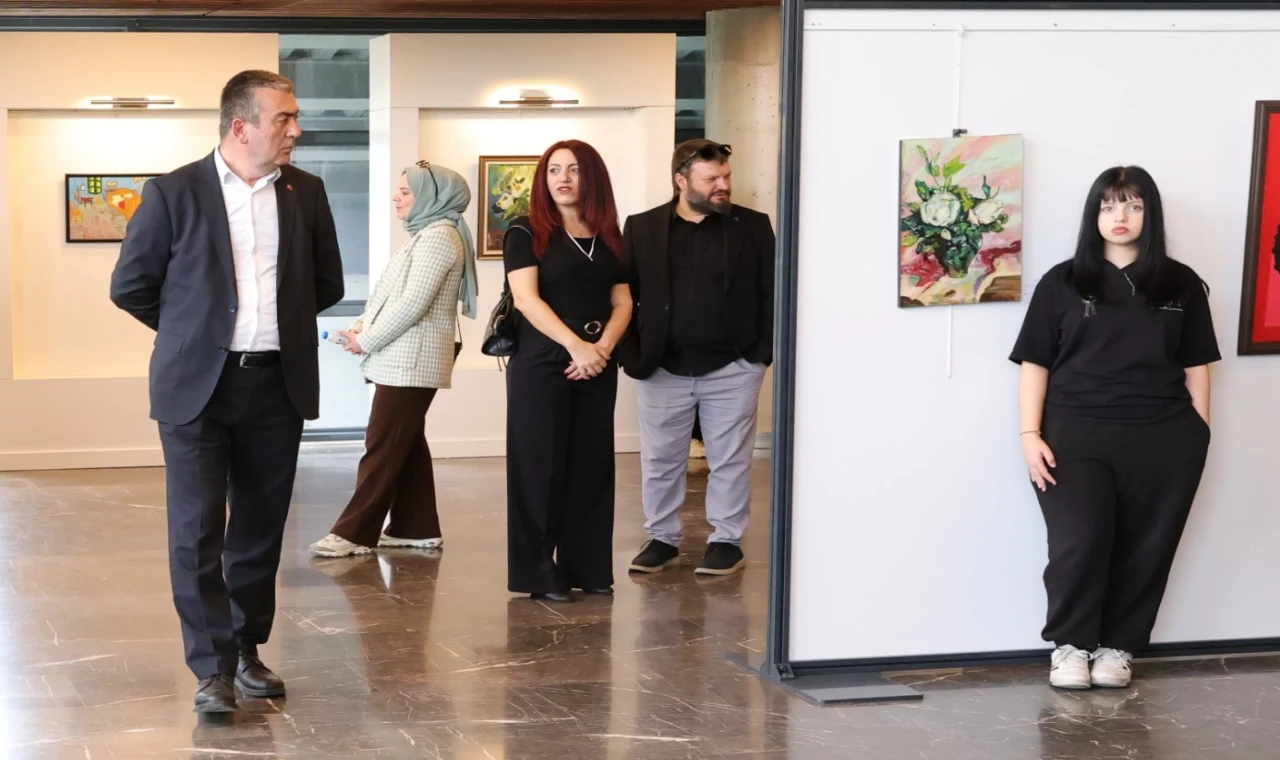 Bursa Osmangazi’de liselilerin emekleri sanatseverlerle buluştu