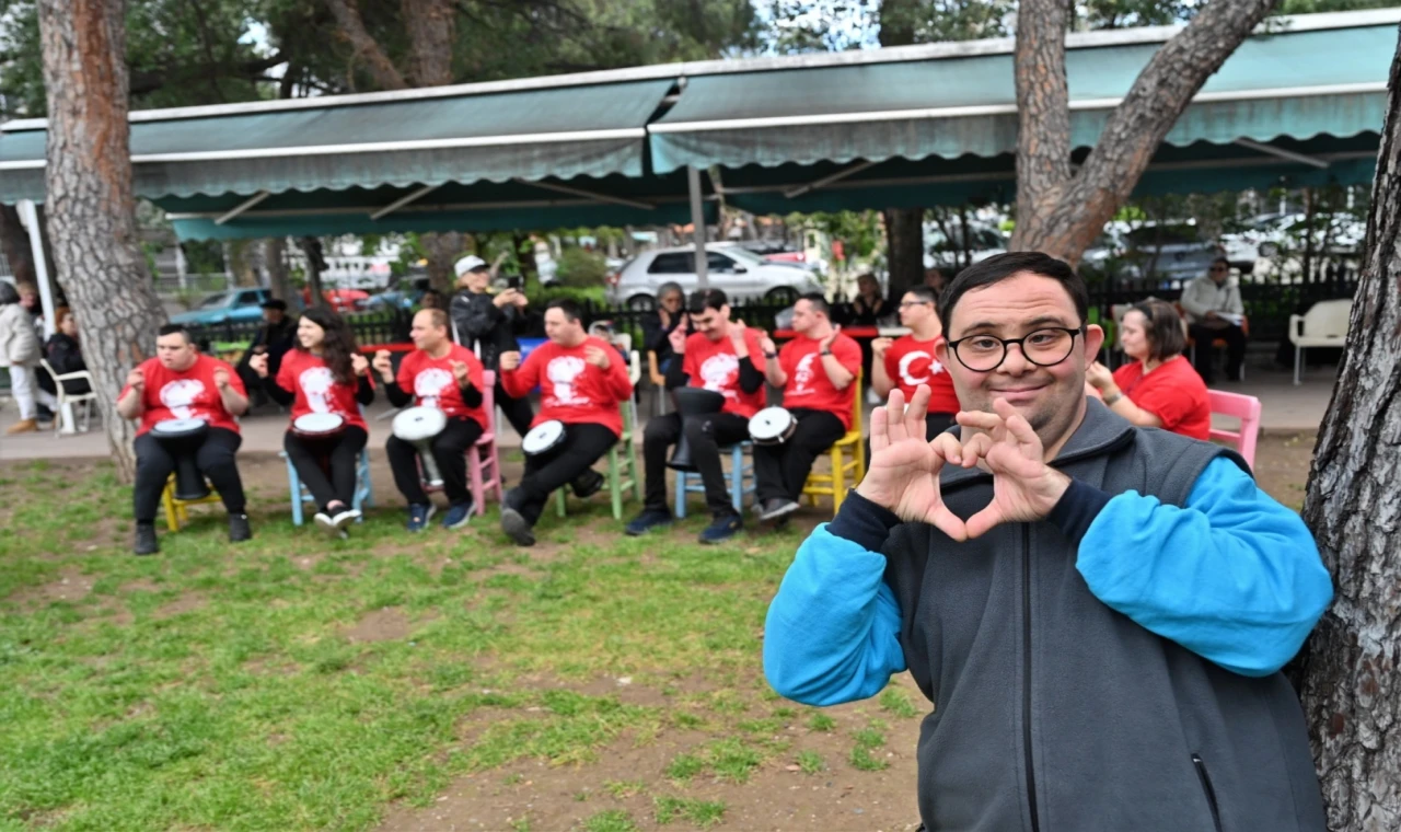 İzmir Bornova’da +1 Down Kafe’de anlamlı buluşma