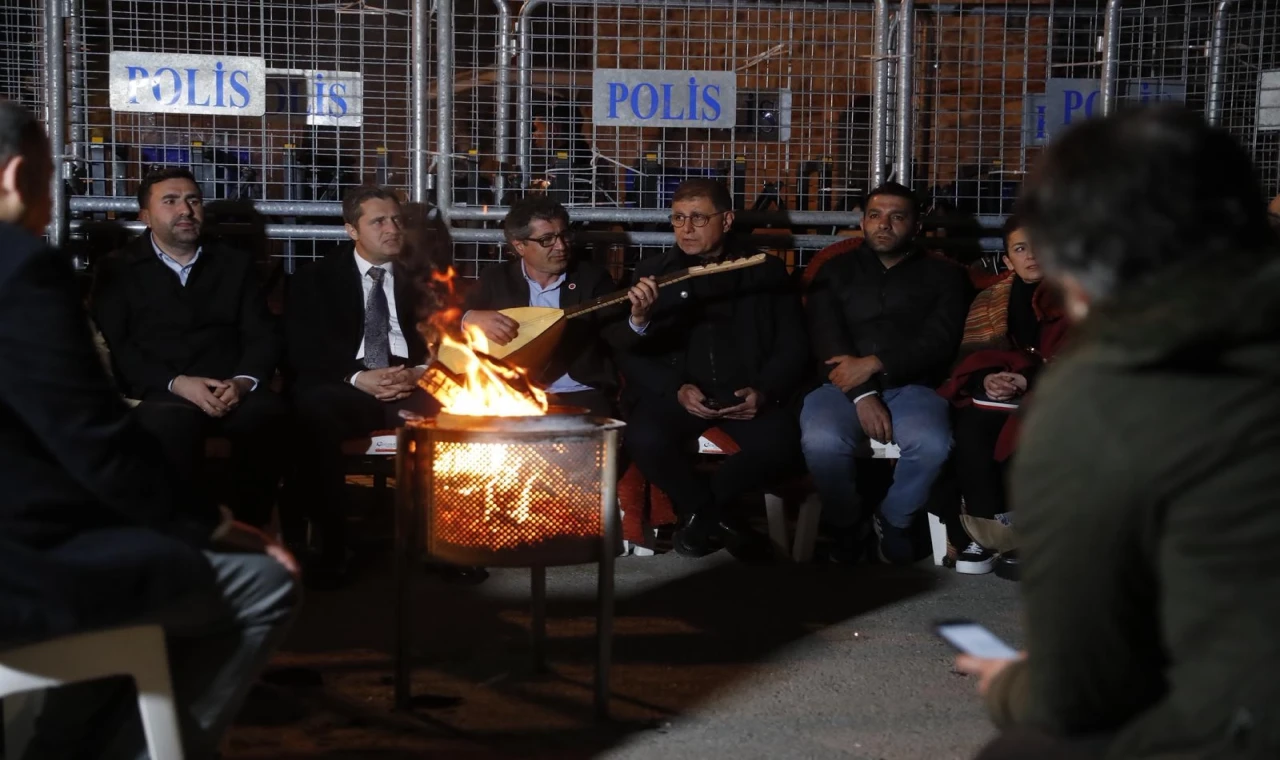 İzmir’de ’Ata mirası nöbeti’ üçüncü gününde