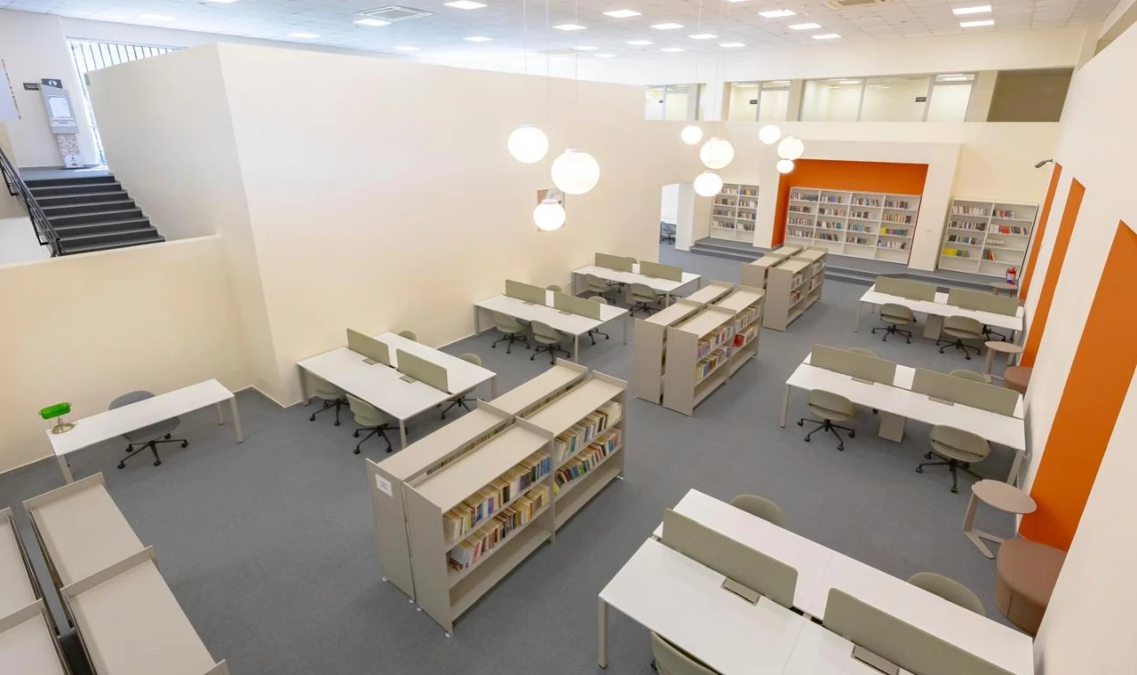 İzmir’de Hasan Ali Yücel Kütüphanesi hizmette