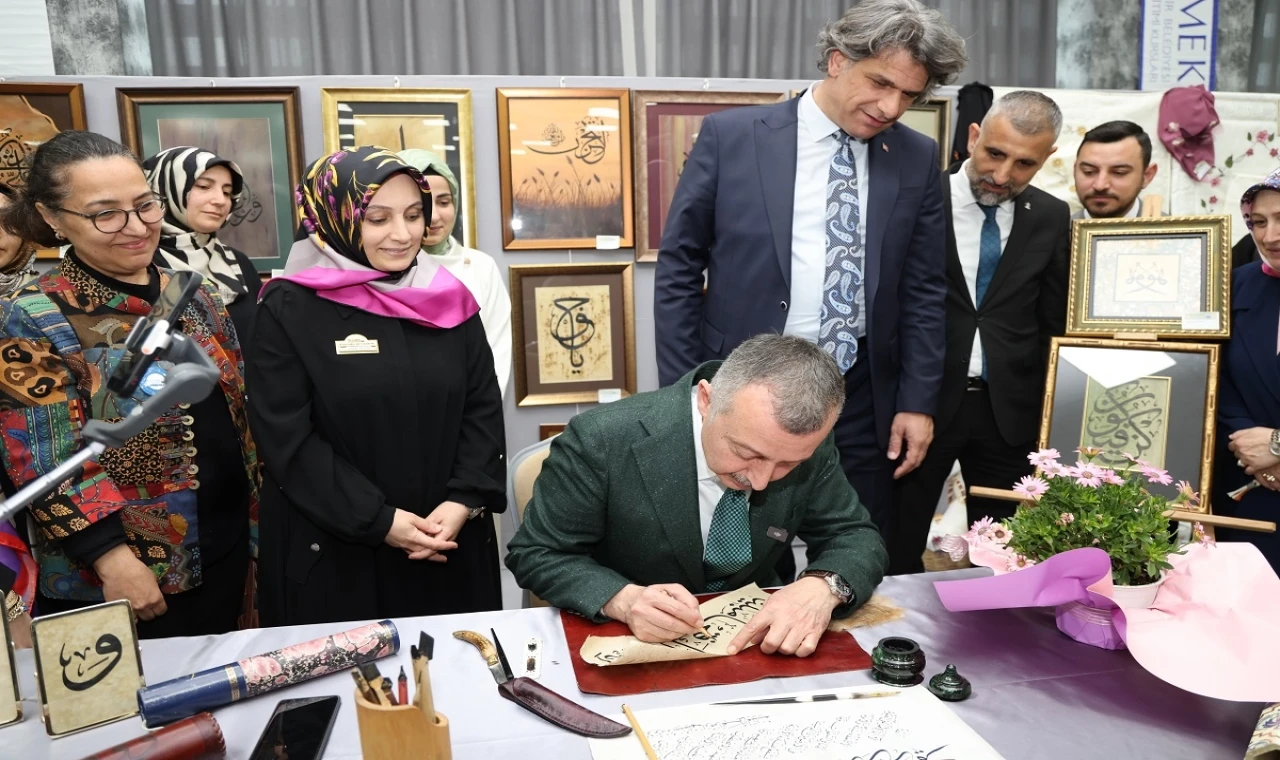 KO-MEK ilçe sergileriyle el emeklerini görücüye çıkarıyor