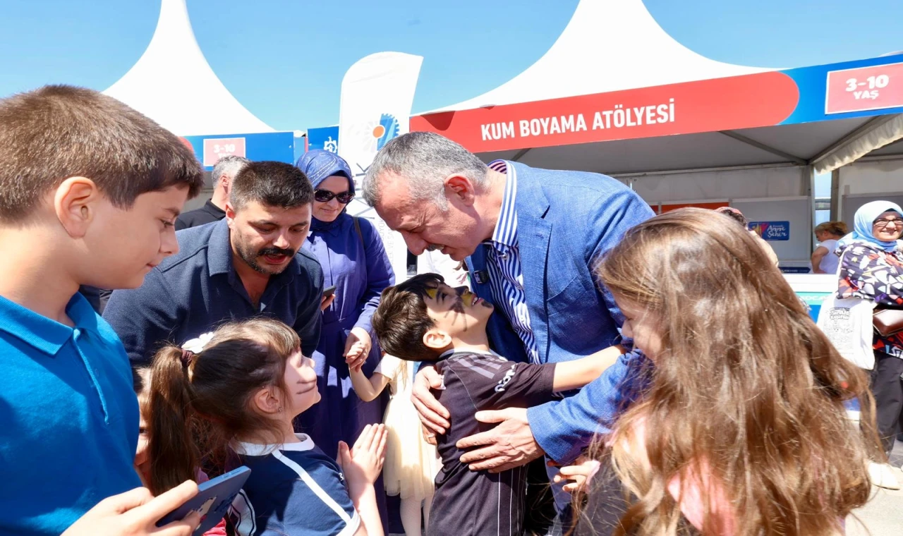 Kocaeli’de Başkan Büyükakın’a çocuklardan sevgi seli