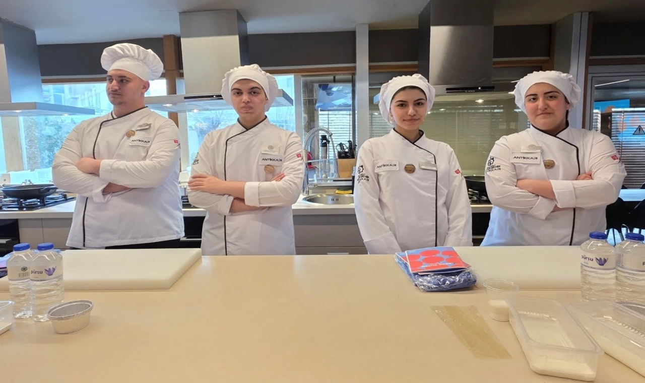 Kocaeli’de genç şef adayları, işi ustasından öğrendi