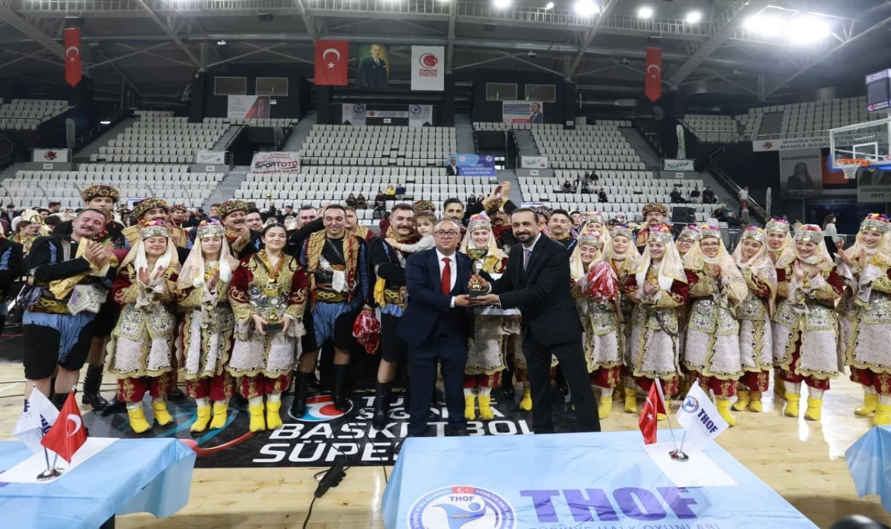 Manisa Büyükşehir ’Halk Oyunları Yarışması’na damga vurdu