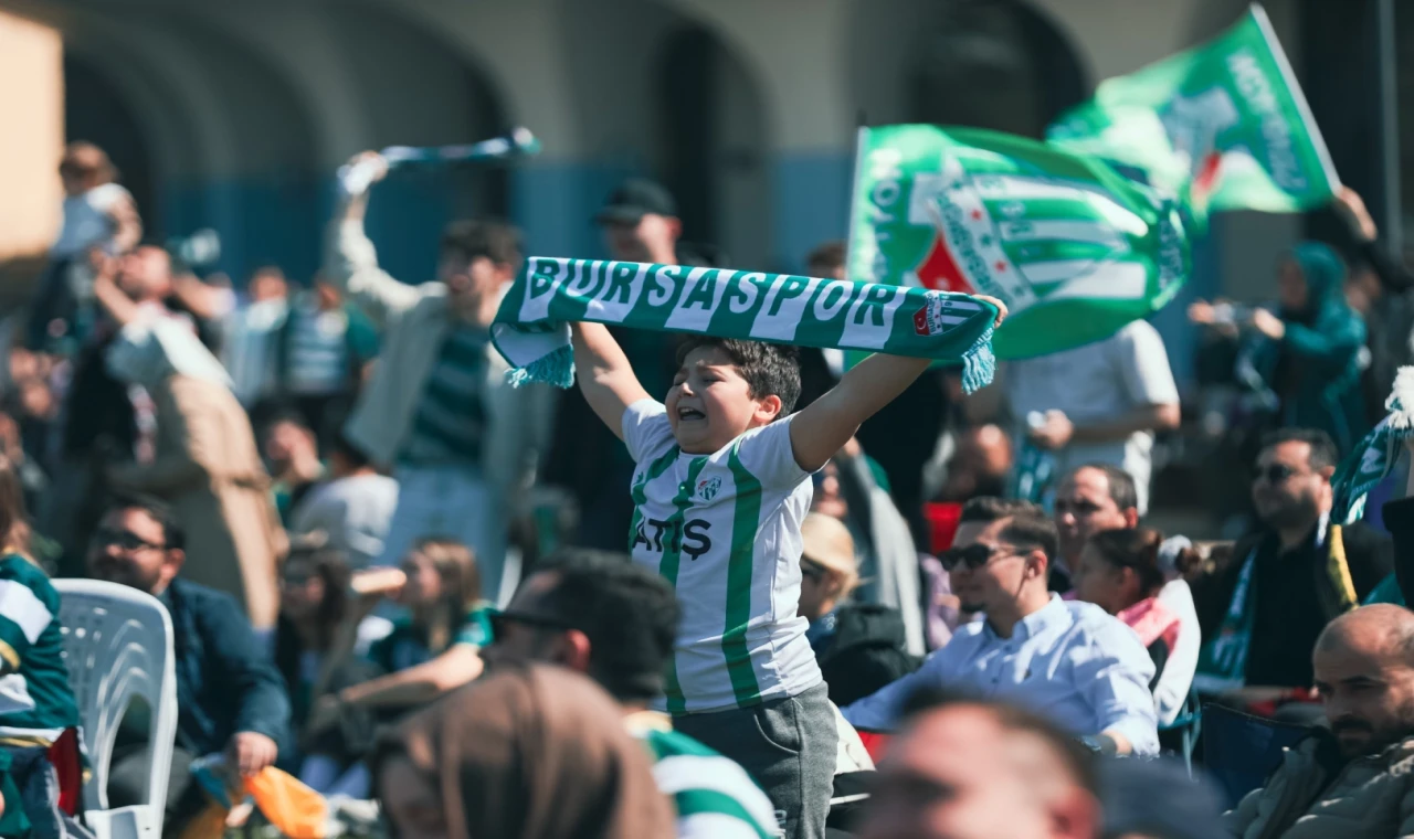 Millet Bahçesi’nde dev ekranda Bursaspor coşkusu