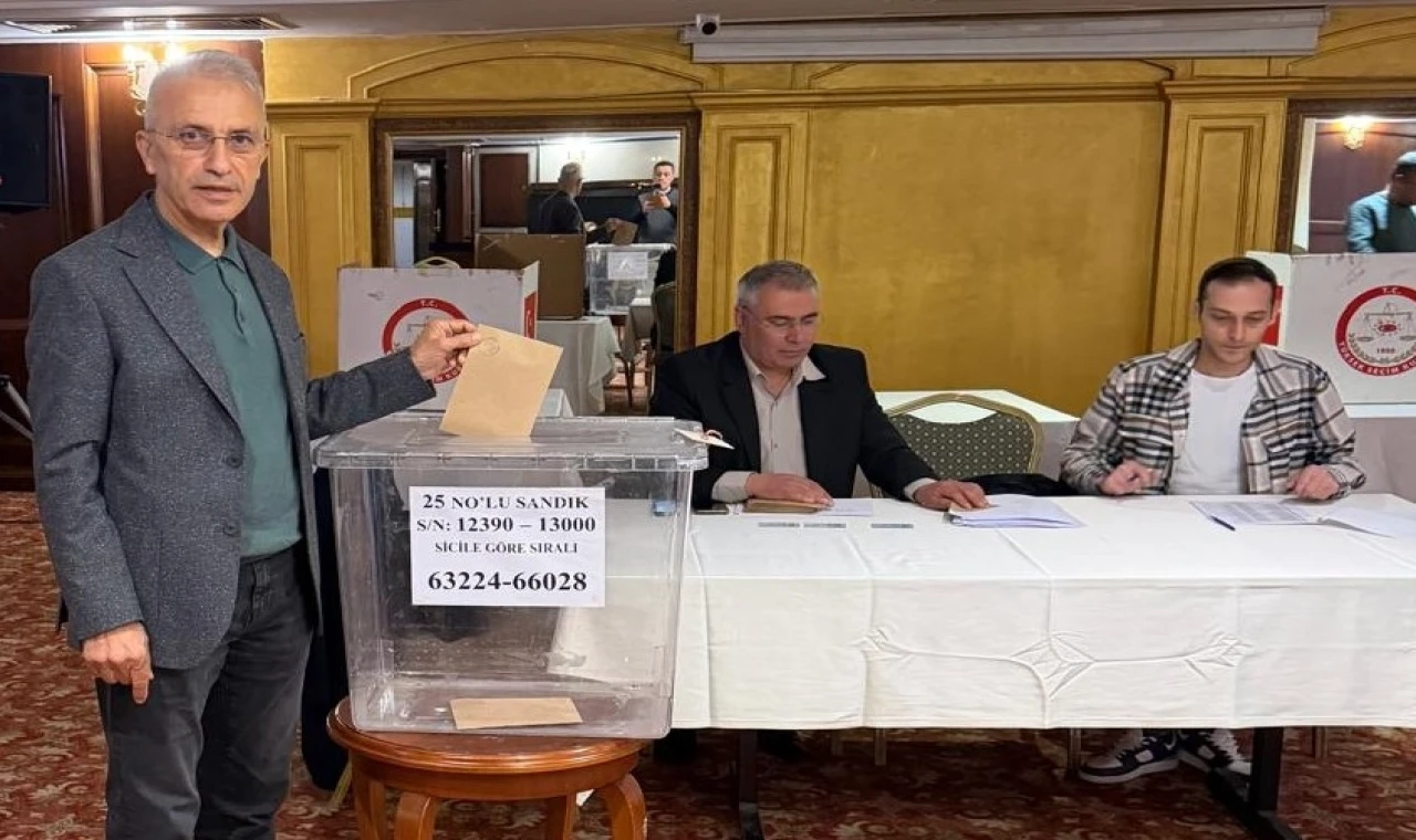 Ömer Çeker’den emek mücadelesine Hürriyetçi Sağlık Sen’le devam