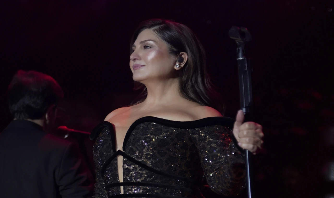 Sibel Can’dan İstanbul gecelerine ışıltılı start