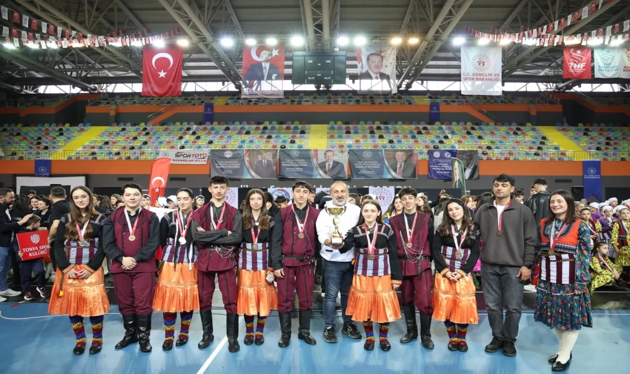 Trabzon’da halk oyunlarında çifte şampiyonluk