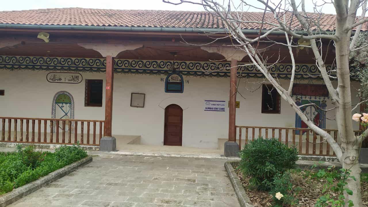 Tarihi cami görenleri kendine hayran bırakıyor