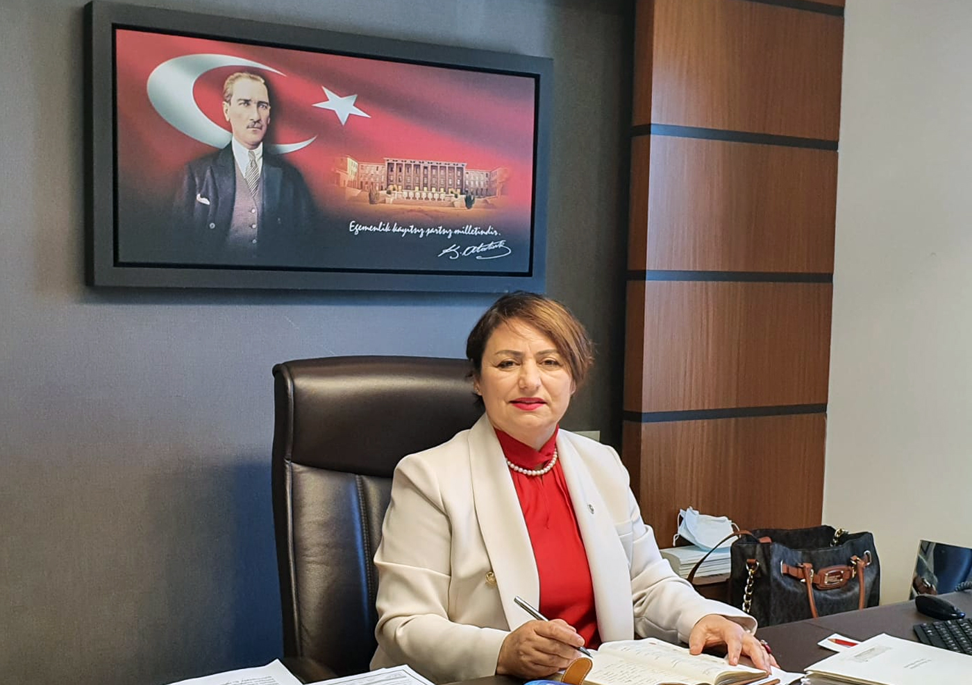 Üniversiteye başlayan da bitiren de dert küpü!                      