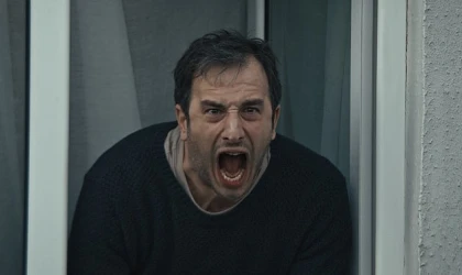 Netflix, Berkun Oya İmzalı Mini Dizi Kuvvetli Bir Alkış’ın Resmi Fragmanını Paylaştı