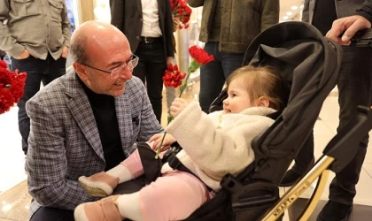 Selçuklu Belediye Başkanı Pekyatırmacı, Vatandaşlarla Buluşmalarına Alışveriş Merkezinde Devam Ediyor