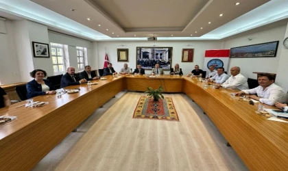 Foça'da Muhtarlarla İlk Toplantı: Sorunlar ve Talepler Ele Alındı